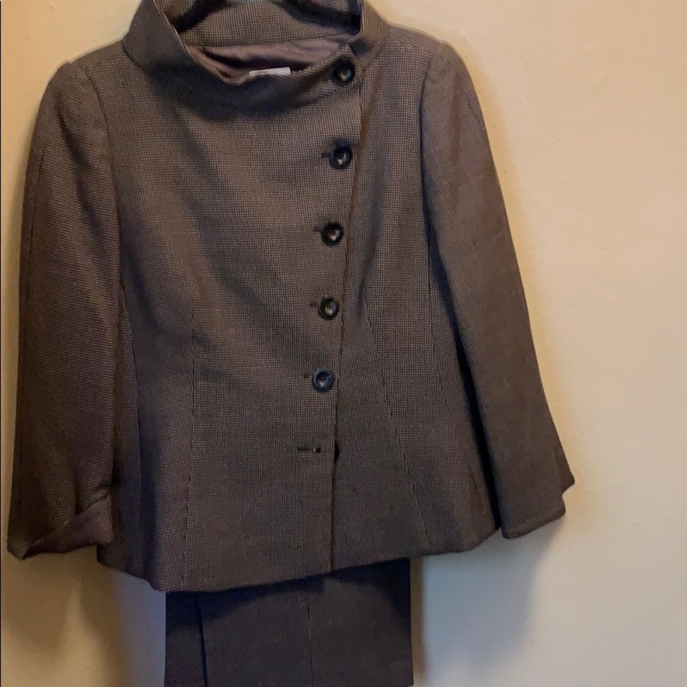 Pant suit with skirt